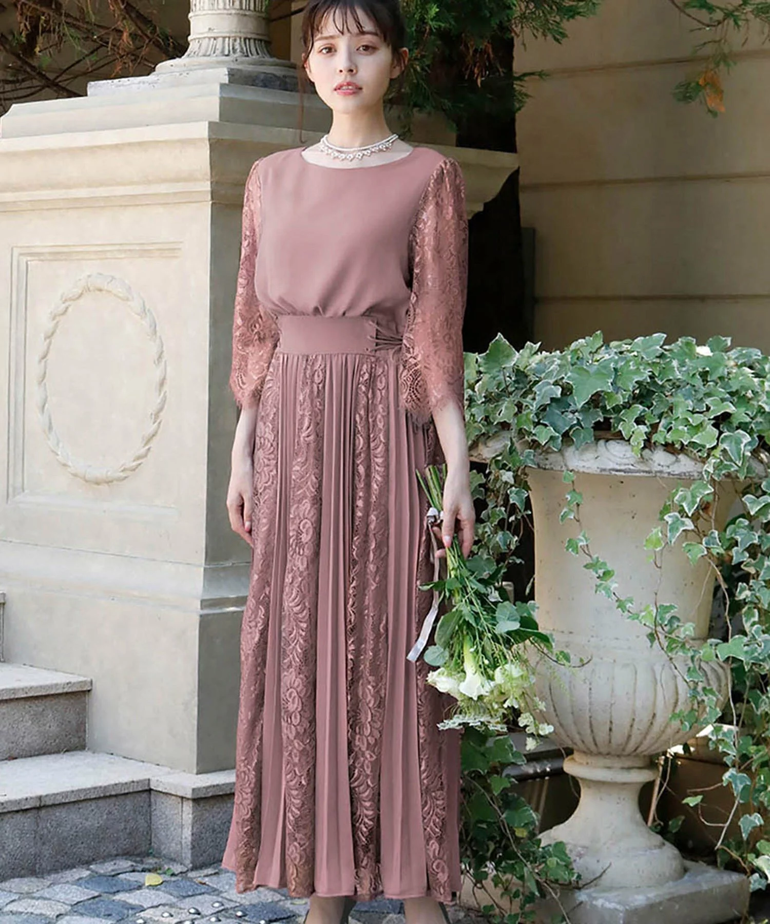 気温別】10月・11月の結婚式お呼ばれドレス｜秋の服装マナーとおすすめ 