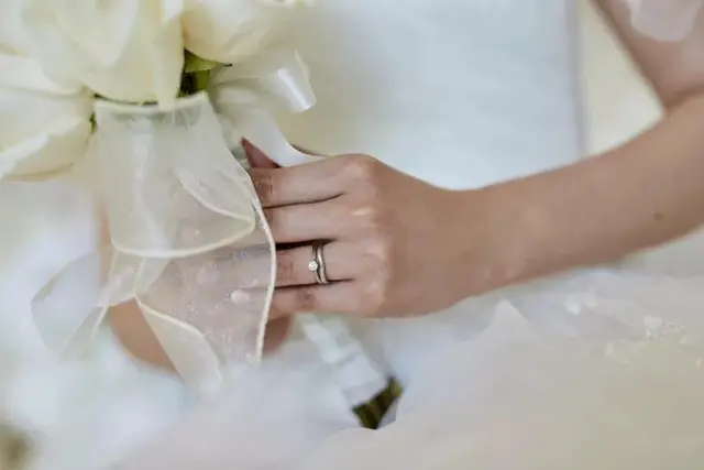 結婚指輪と婚約指輪の画像