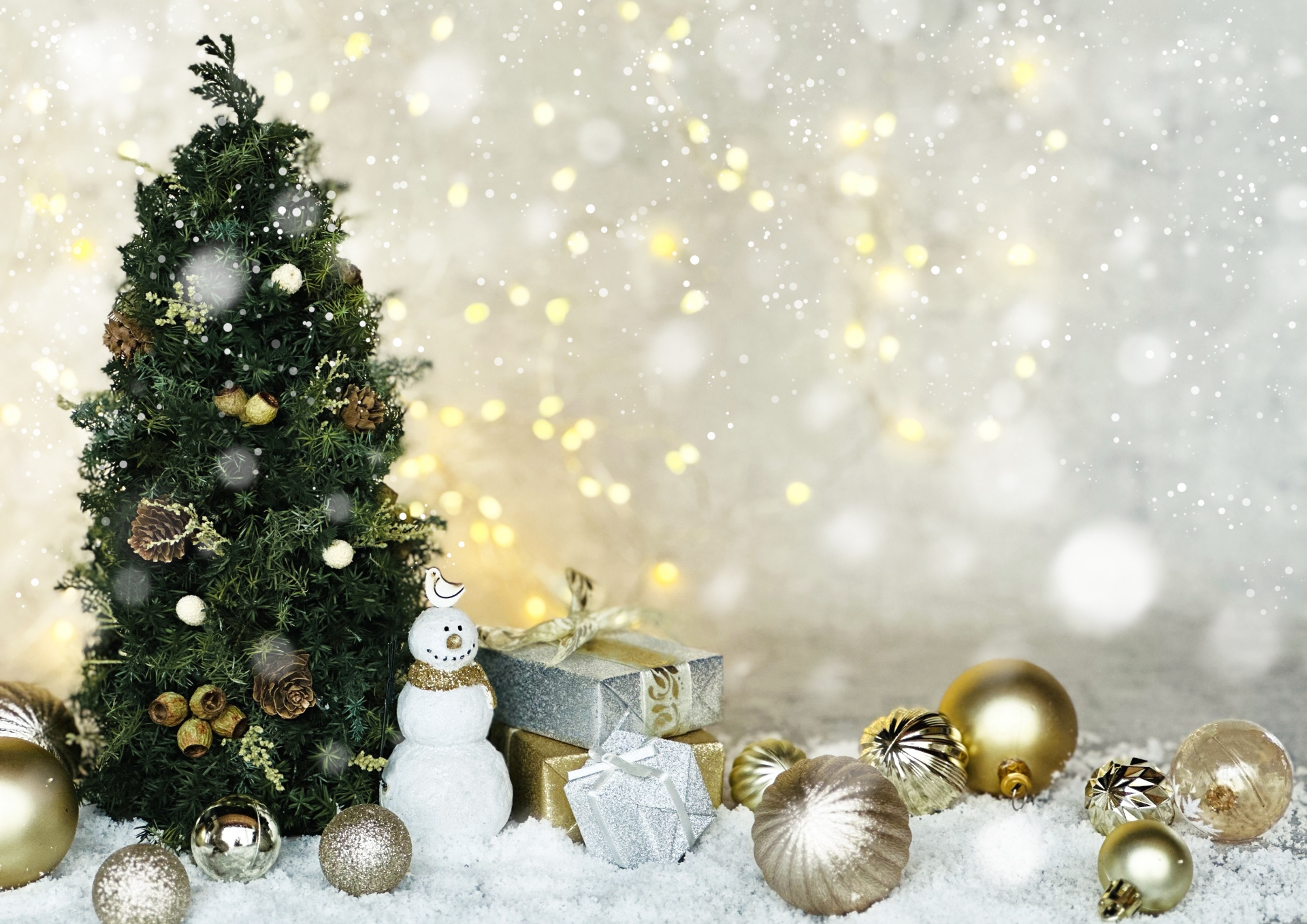 雪だるまや装飾のクリスマスの写真