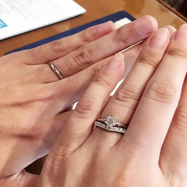 結婚指輪の重ねづけを楽しみたい！順番・コーデ例・マナーまで徹底解説