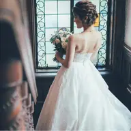 結婚式ドレス持ち込みの疑問を解消！メリット・デメリット、費用相場や節約術を解説