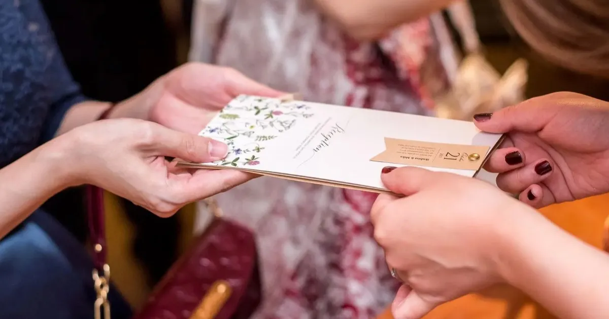 結婚式の受付、誰に頼む？頼まれたら？依頼方法・マナー・お礼まで徹底 