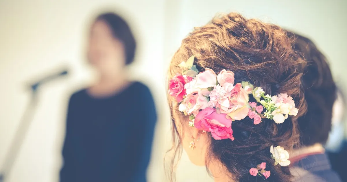 結婚式の受付とスピーチを同じ友人にお願いするのは非常識 それがきっかけで友人関係にヒビが入ったケースも みんなのウェディングニュース