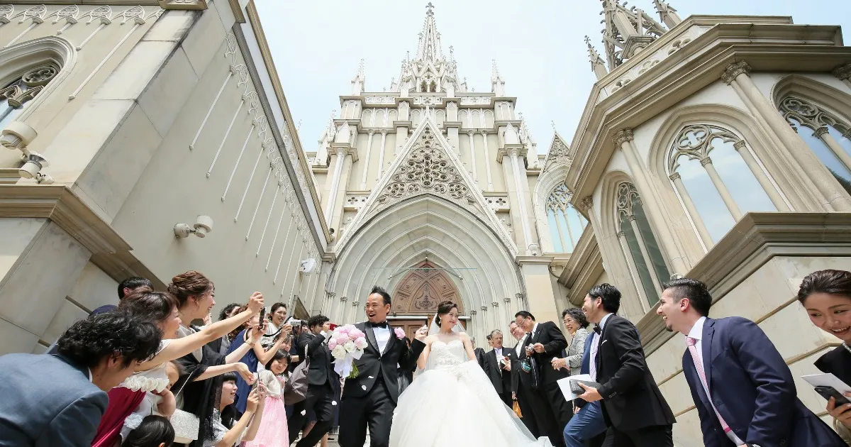 会場・装花・ドレスまで、夢と憧れを詰め込んだ華やか大人ウェディング