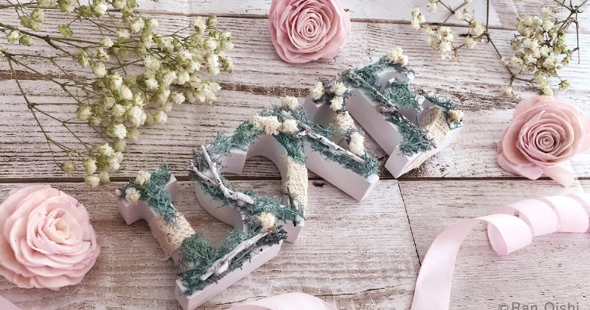 プチプラdiy かすみ草 モスを使ってナチュラルなloveオブジェを手作り みんなのウェディングニュース