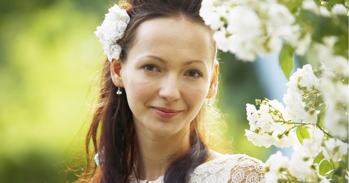 ヘアカラーすべきか悩む黒髪の36歳花嫁にアドバイス続々 ウェディングドレスには一体どんな髪色が合うの みんなのウェディングニュース