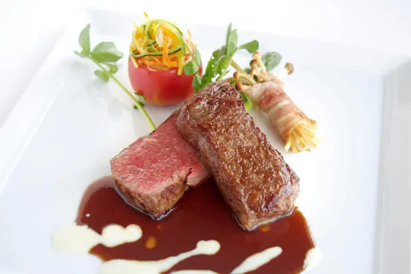 料理の口コミが高評価の人気会場