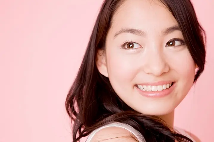 笑顔は自分でプロデュースするもの 歯は 眉は 男性を惹き付ける魅力的な笑顔の作り方 みんなのウェディングニュース
