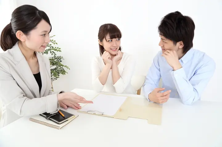 結婚式 会社の同僚はどこまで呼ぶ 招待客を線引きする3つの方法 みんなのウェディングニュース