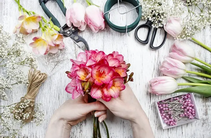 結婚式のアイテムは友達にお願いしてもいい おすすめの頼むアイテムとお礼の方法をご紹介 みんなのウェディングニュース