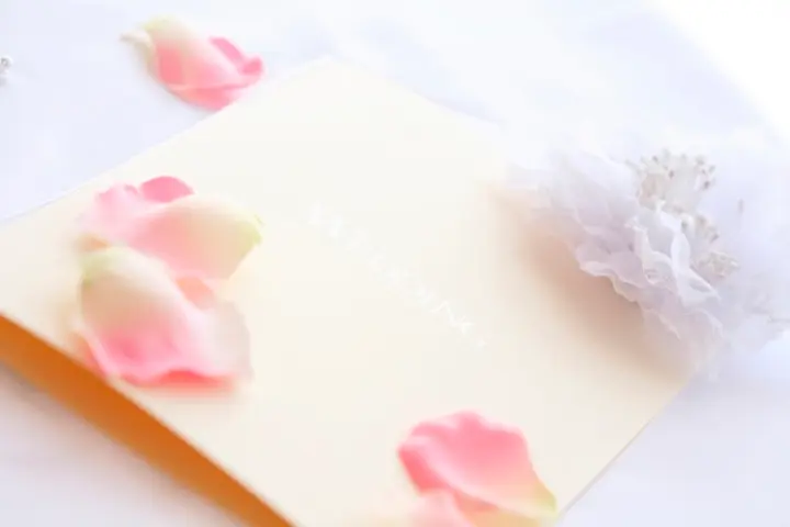 招待状作成 65 の人が提携業者に依頼 メリット デメリットとは みんなのウェディングニュース