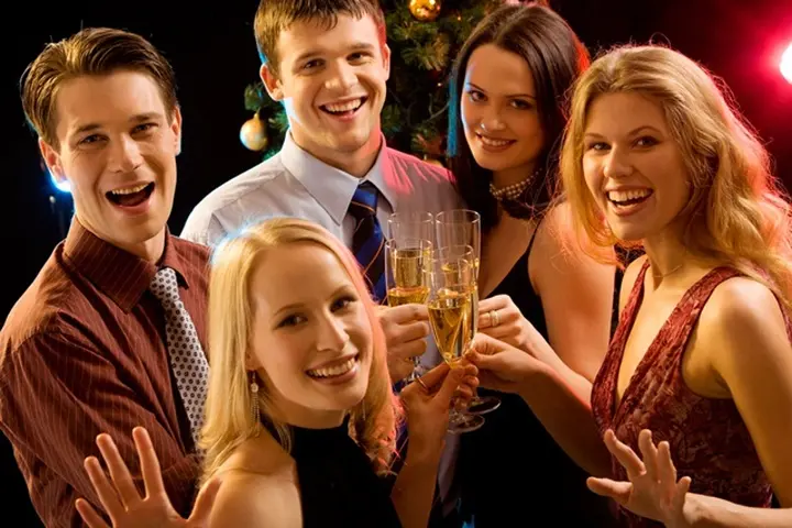 どうなっちゃうの 両親が結婚式の二次会に来るって みんなのウェディングニュース