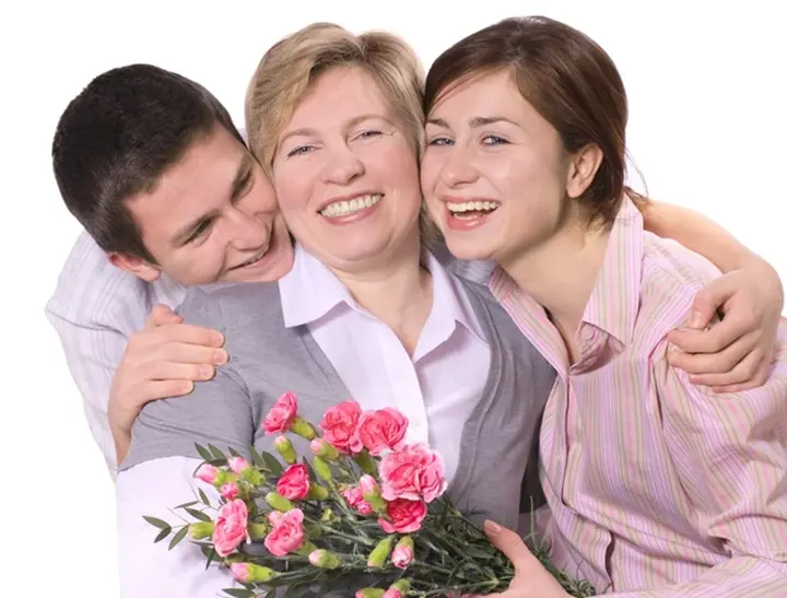 え 100万以上も 親孝行のプレゼント 今までに贈ったなかで一番高額なものは みんなのウェディングニュース