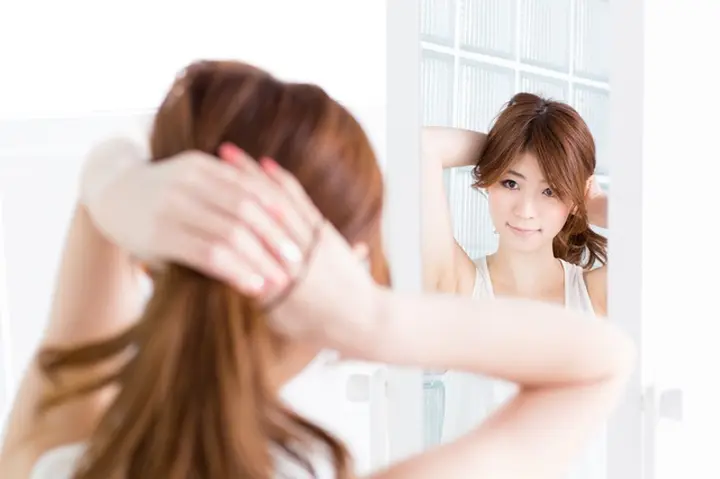結婚式お呼ばれの髪型をかわいく 自分でできる簡単ヘアアレンジ みんなのウェディングニュース