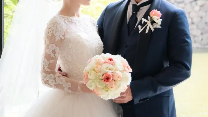 ウェディングドレス19年 人気の立体的なお花モチーフドレスに指名殺到 みんなのウェディングニュース