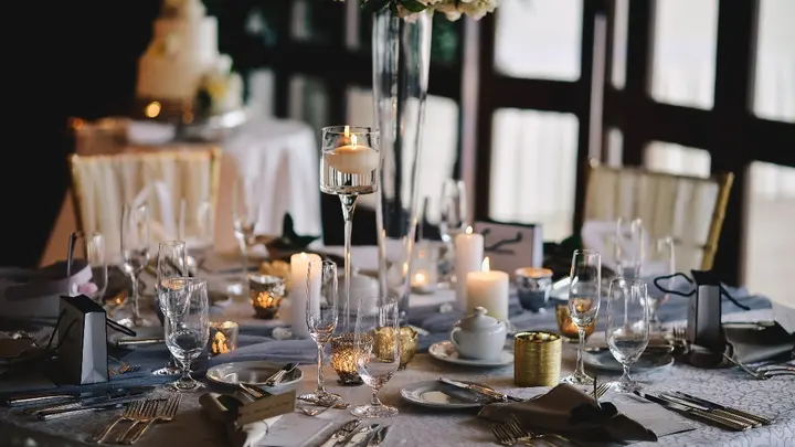 水に浮かんで幻想的 フローティングキャンドル で結婚式をさらに格上げ みんなのウェディングニュース