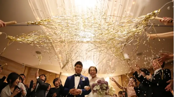 他の花嫁さんと差がつく スパイダーシャワー でキラッキラの祝福を インスタで見つけた素敵な写真をご紹介 みんなのウェディングニュース