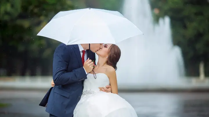 こんなおもてなしが嬉しい 6月の雨の結婚式で 新郎新婦が配慮すべきこと みんなのウェディングニュース