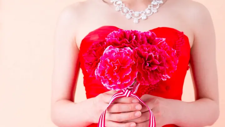 お色直しの人気イベント ドレス色当てクイズ の色当て小物に使えるアイデア みんなのウェディングニュース