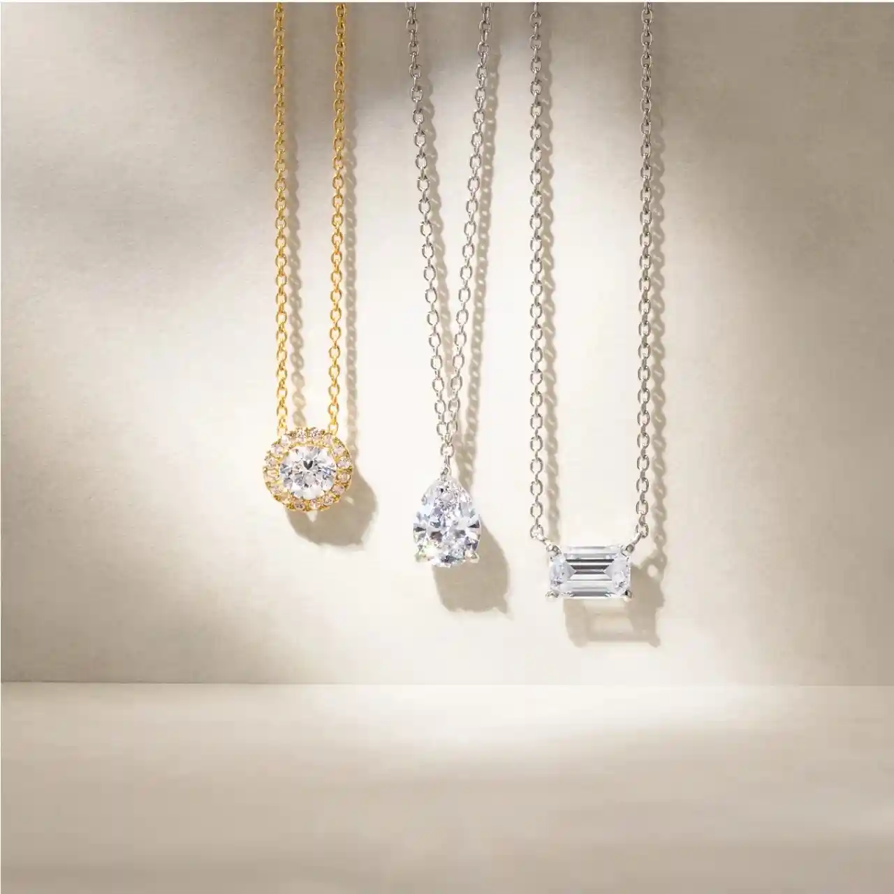 ブリリアンス・プラスの婚約ネックレス