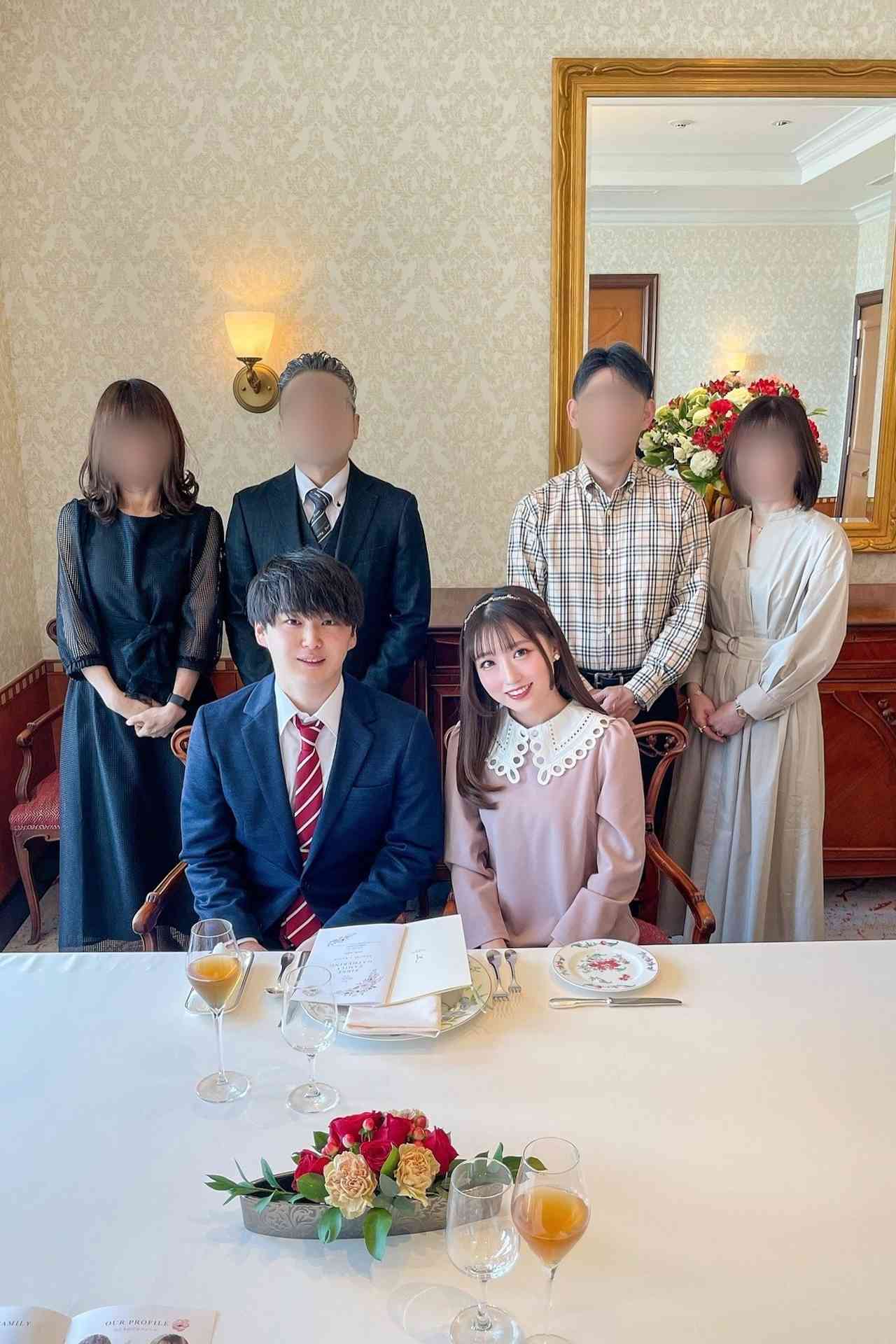 ワンピースで揃えたフェミニンコーデの集合写真