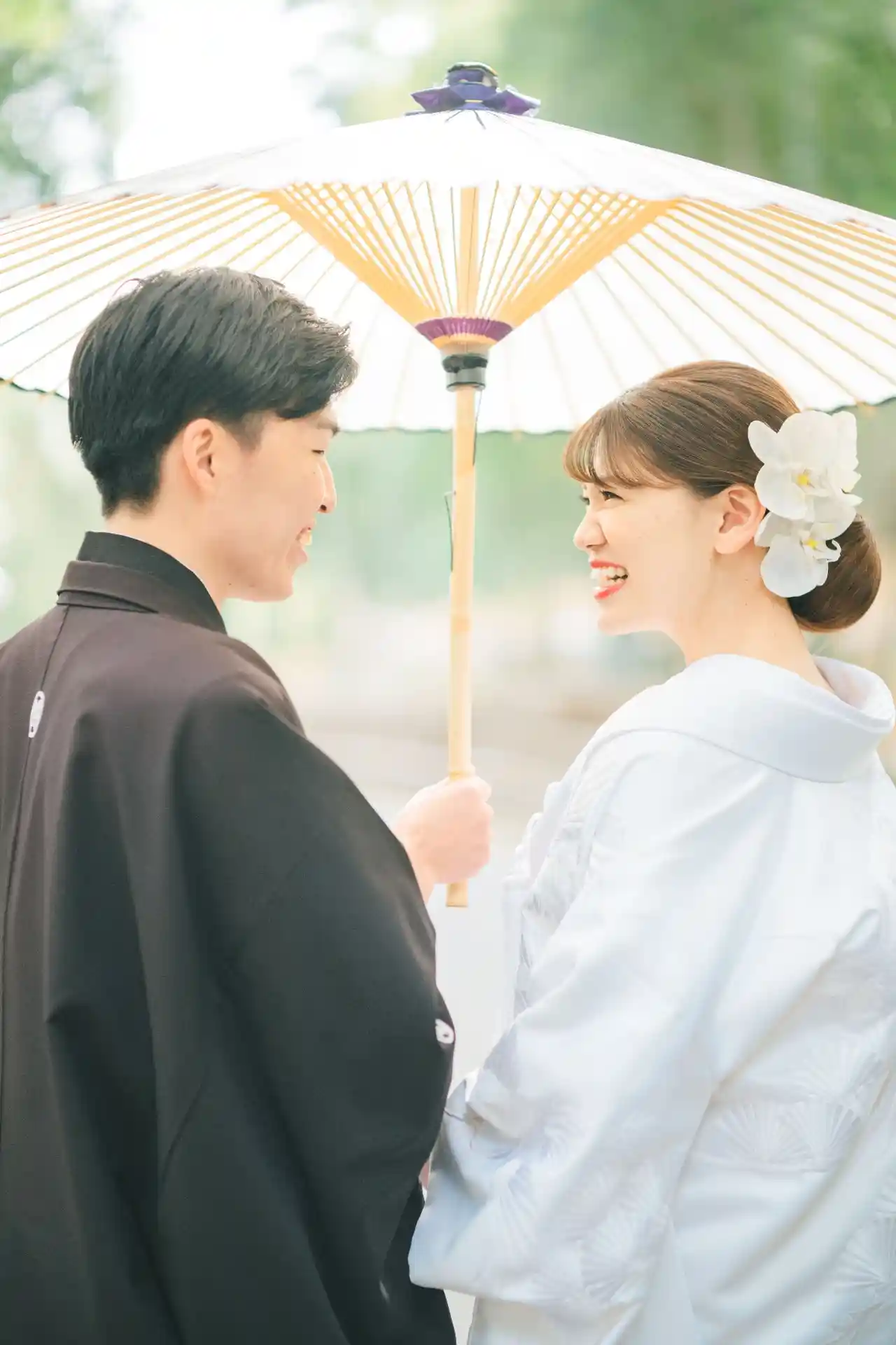 雨の中の和装婚
