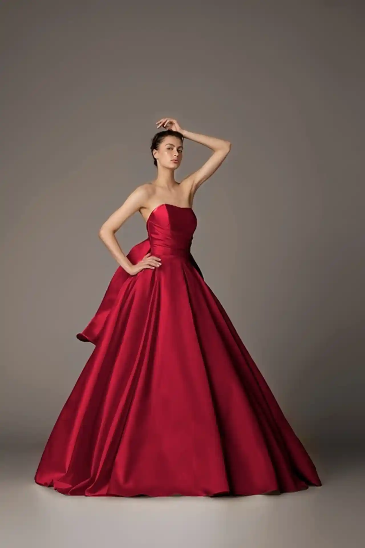 2024年最新版】“似合う”がわかる♪赤カラードレスの選び方