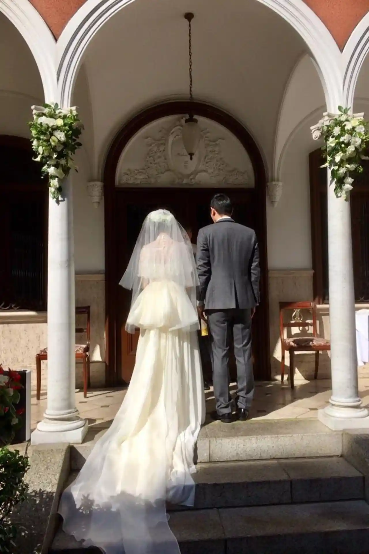 レストランで二部制ウェディング