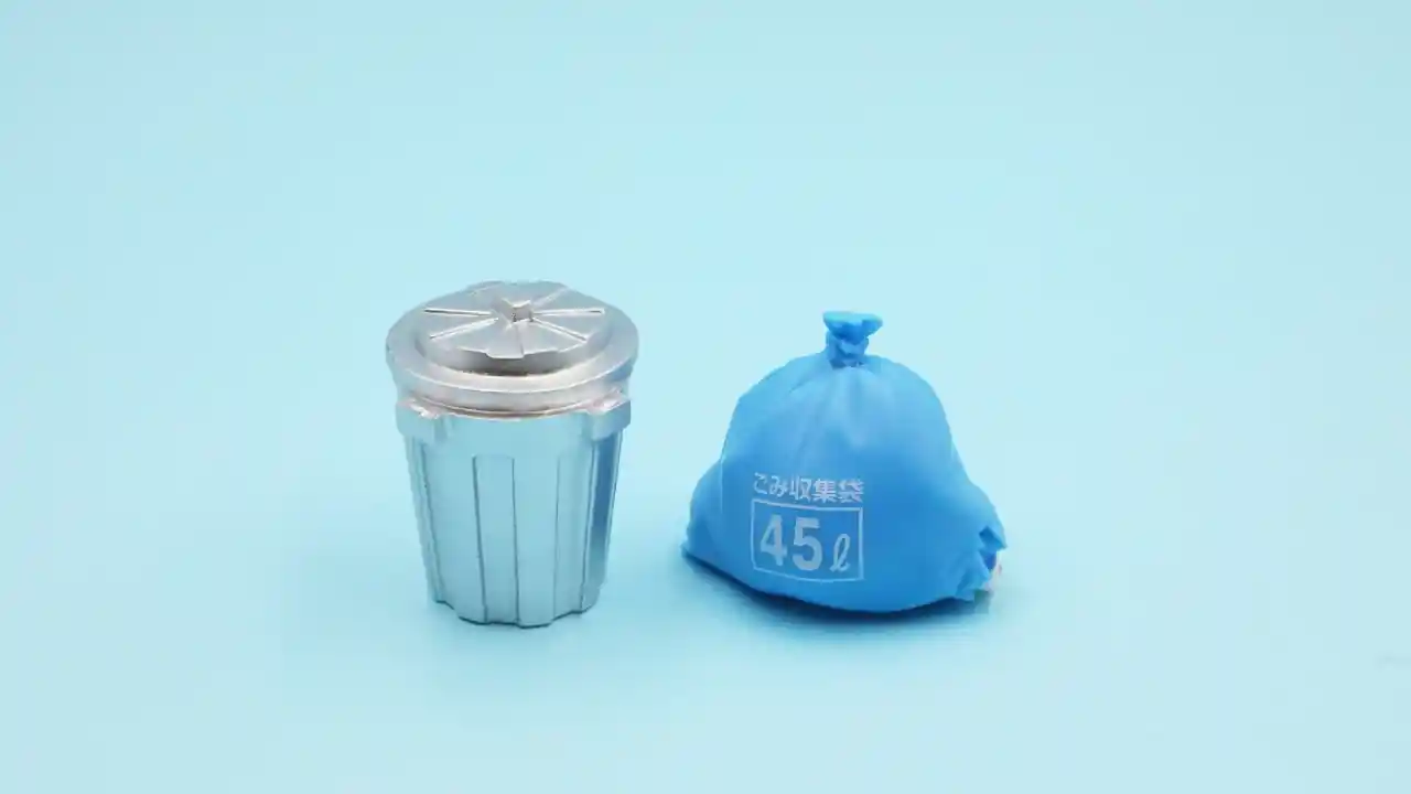 ゴミ箱とゴミ袋の画像