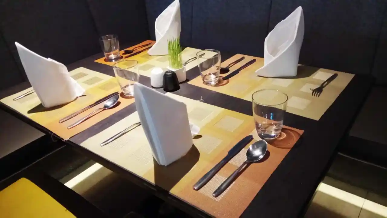 食事会のテーブル