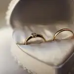 金属アレルギーでも結婚指輪はつけられる？素材の選び方やおすすめブランドも紹介