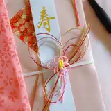 【イラスト解説】結婚式の袱紗(ふくさ)マナー｜色・種類の選び方と正しい包み方・渡し方