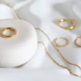 実はマナー違反！？大人なら知っておきたい【結婚式アクセサリー】の基本コーデ