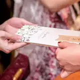 結婚式の受付、誰に頼む？頼まれたら？依頼方法・マナー・お礼まで徹底解説！