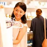 結婚式のお呼ばれドレス。結婚式が続いても安心なドレス数と購入先は?
