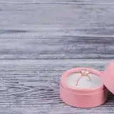 派手すぎず上品な雰囲気がまとえる*ホワイト・ピンクゴールドの婚約指輪デザイン&ブランド