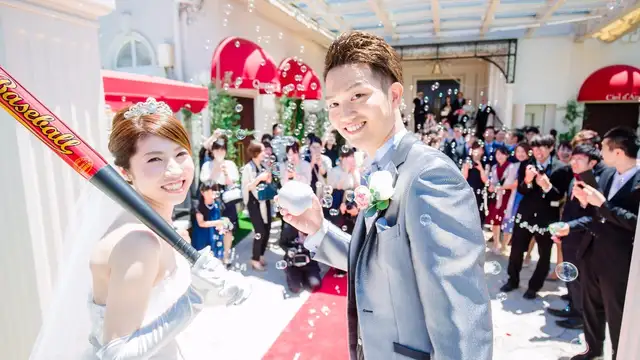 ブーケトス の代わりに 先輩花嫁はなに投げた みんなのウェディングニュース