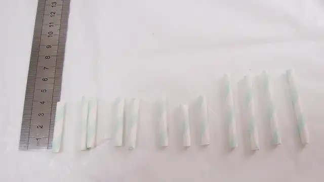 ストローを切る