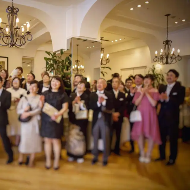 結婚式のゲストの風景