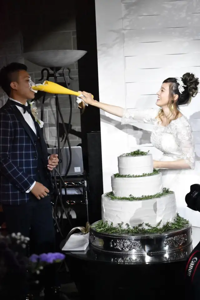 結婚式のファーストバイト